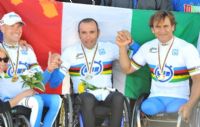 Luca Mazzone and Alex Zanardi, both won 3 Gold Medals. Alex is using a carbonbike.ch kneeler, but modified himself
